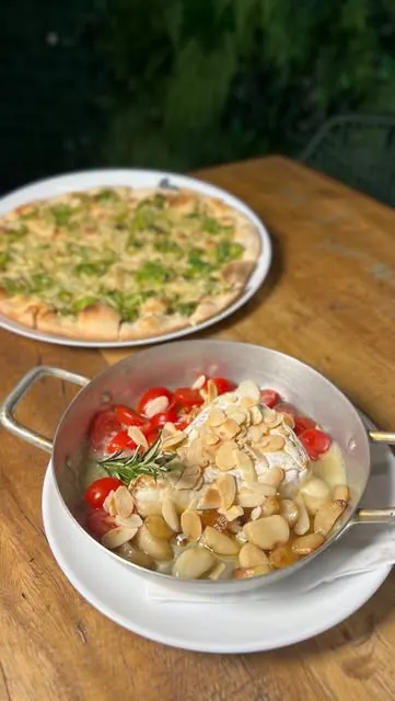 Reel: massa e pizza servida